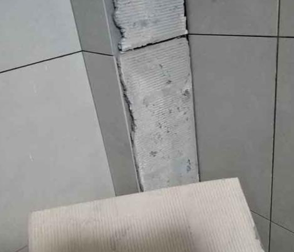 青岛瓷砖空鼓维修公司分享下厨房瓷砖脱落的补救措施。